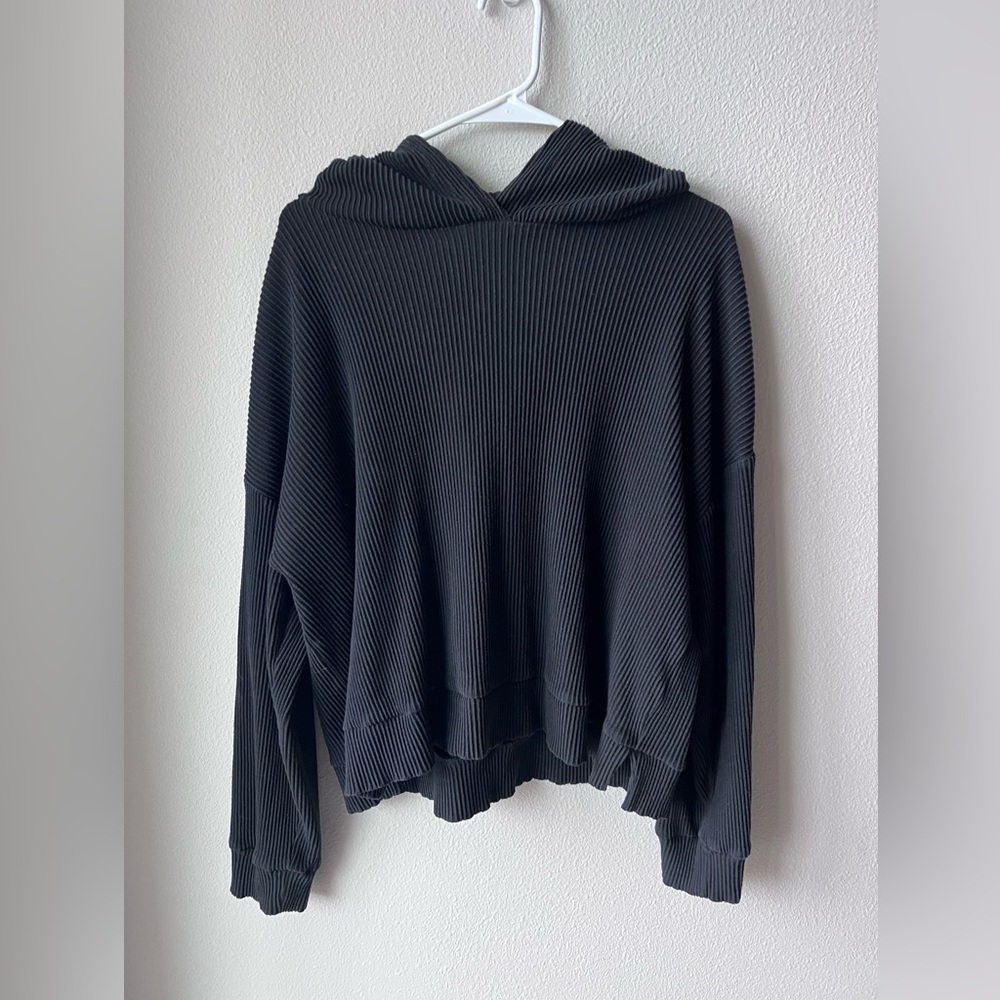 GAP Black Relaxed Fit Ribbed Cropped Hoodie. Women’s Size XL